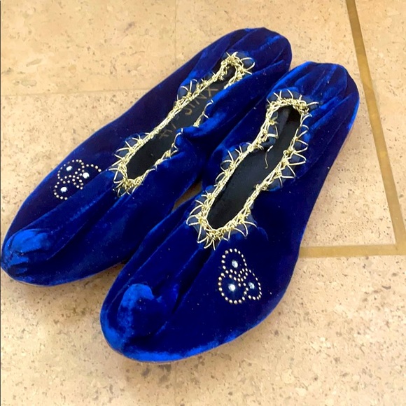 Shoes - Vintage velour slip ons